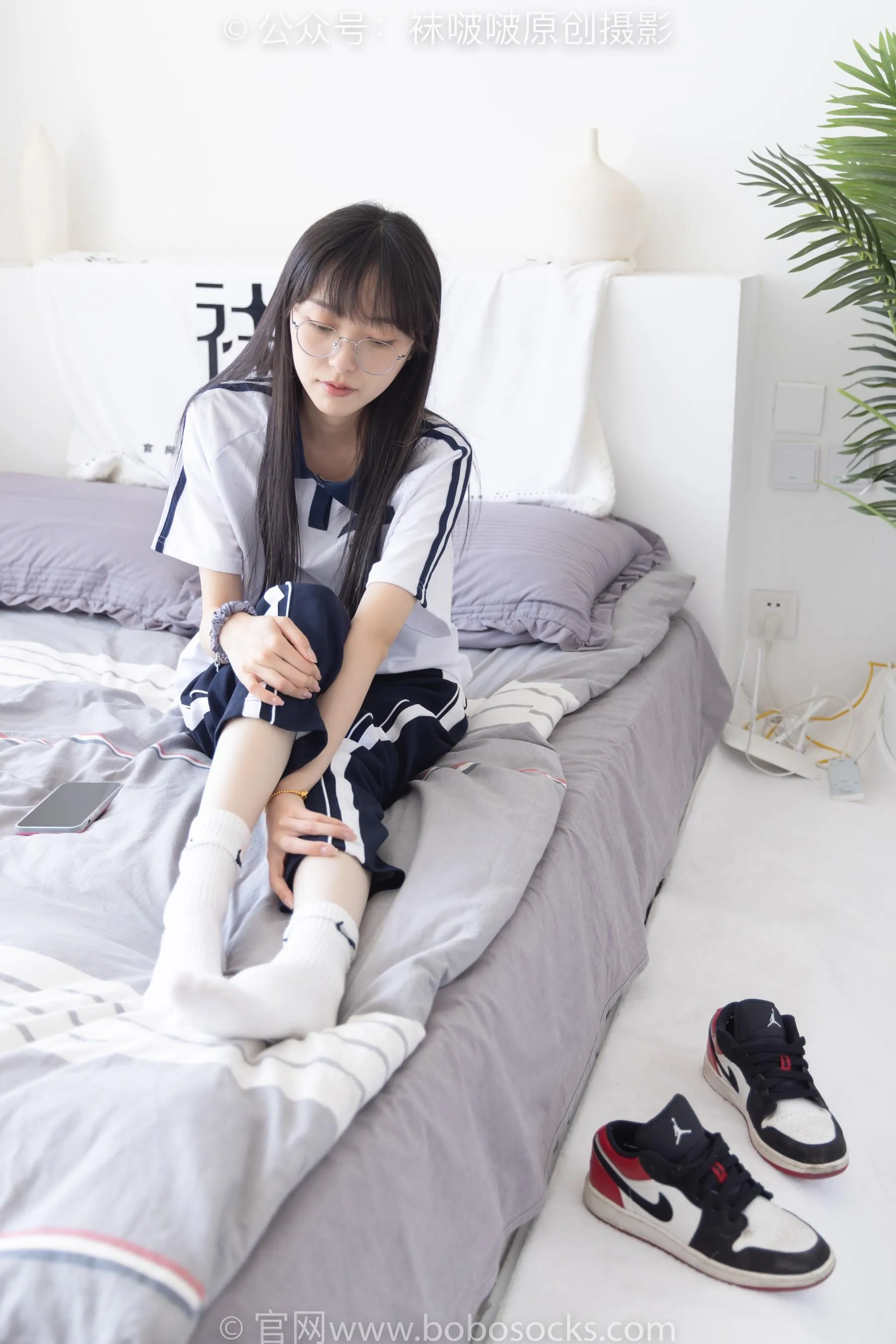 [BoBoSocks袜啵啵]NO.207 稚予-aj板鞋、白棉袜、油亮白丝、校服裤里丝 [87P]插图7